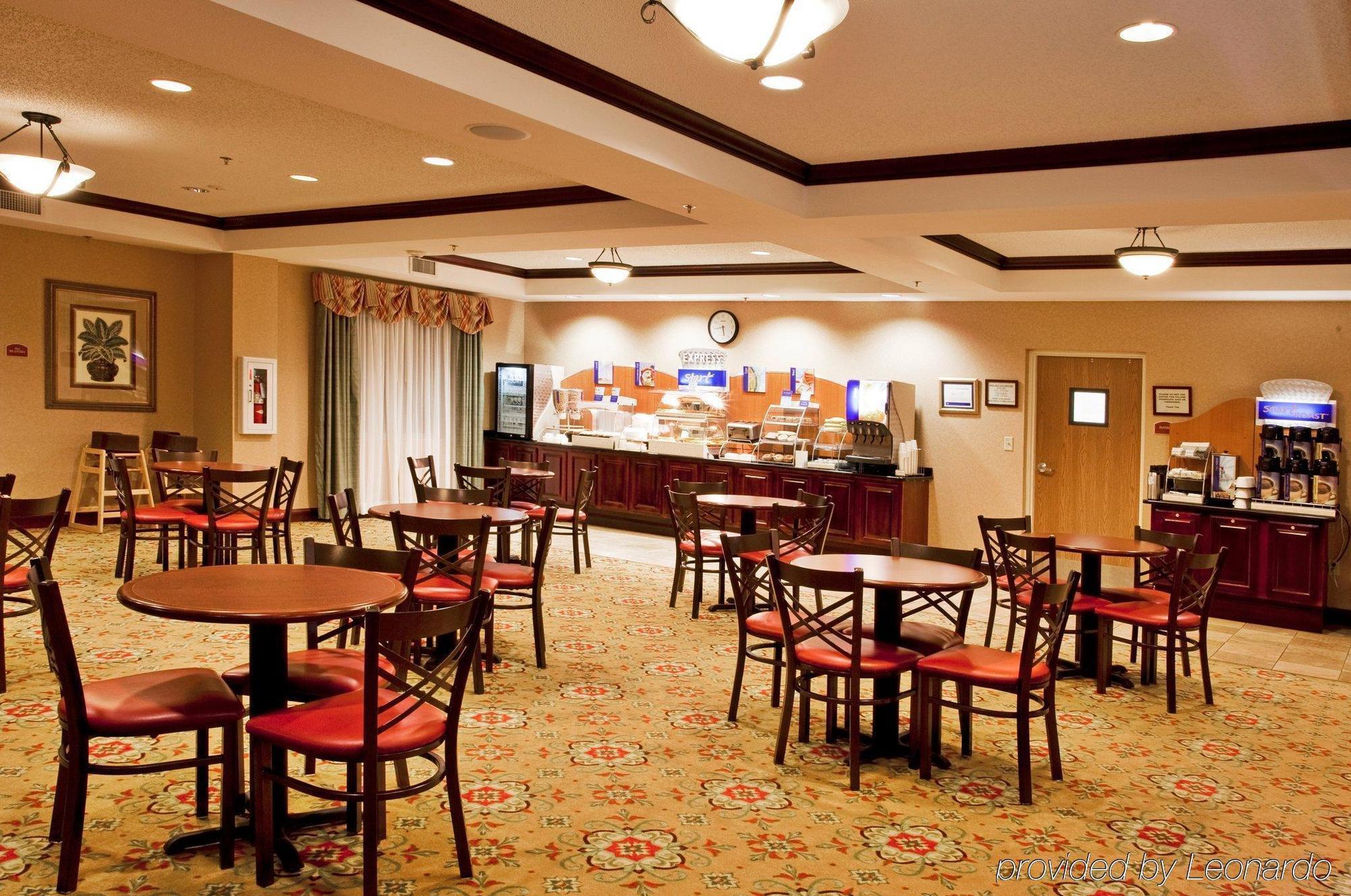 Holiday Inn Express & Suites Tavares By Ihg מסעדה תמונה